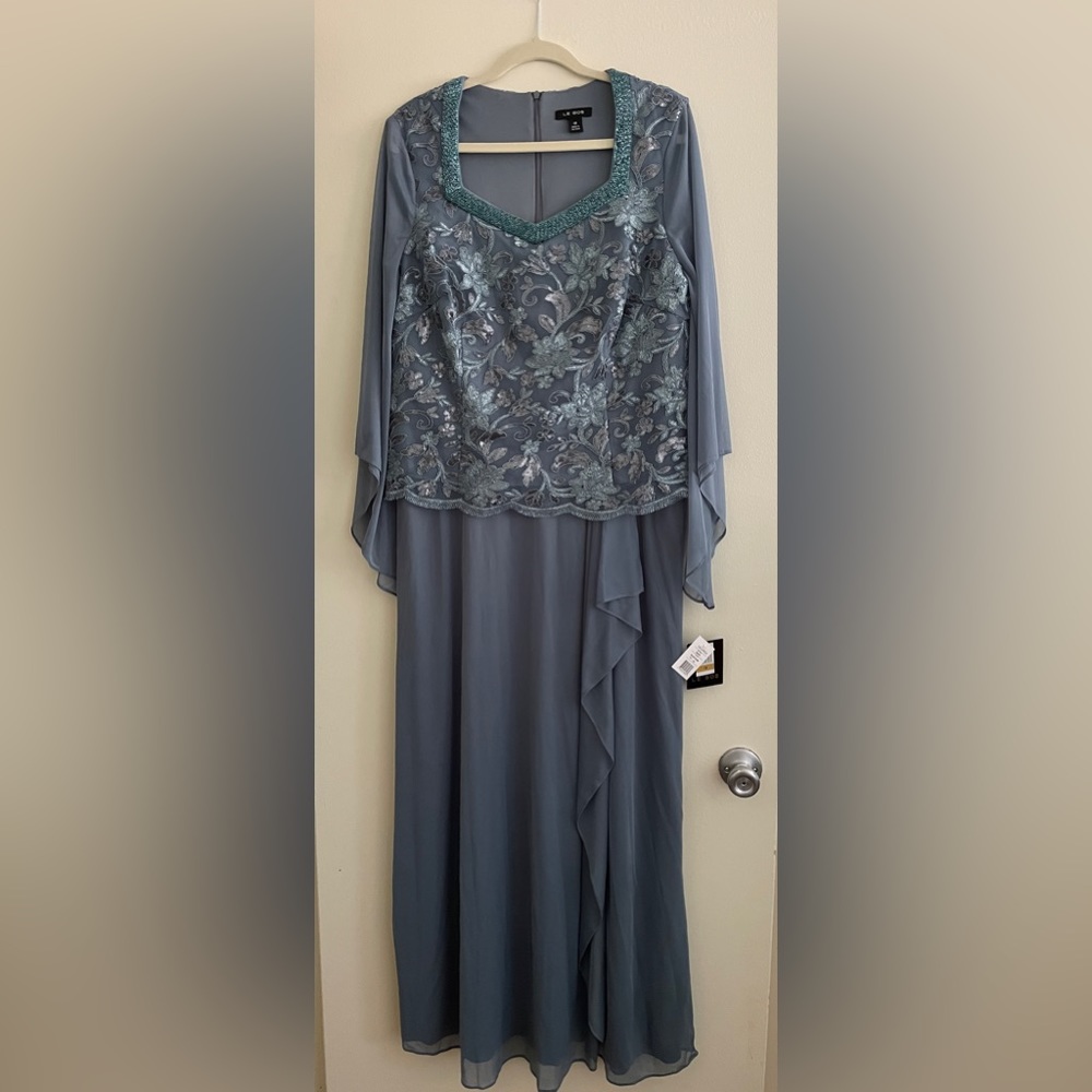 Mother of Bride or Groom Gown. NWT Seafoam bluish grey, Le Bos size 14
